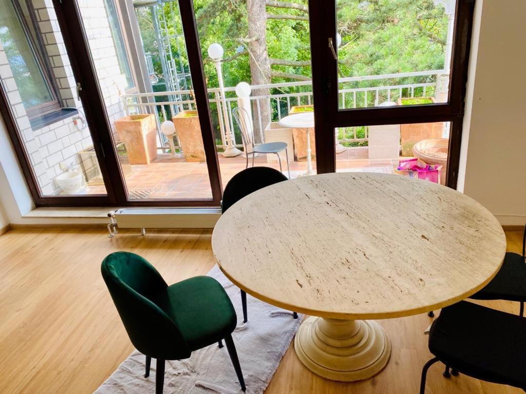 Workation Treehouse Nature Park Gold Centre, Balcony, Kitchen Apartment *