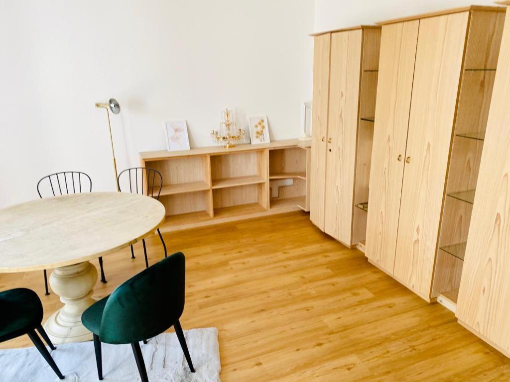 Apartment Workation Treehouse Nature Park Gold Centre, Balcony, Kitchen Wiesbaden