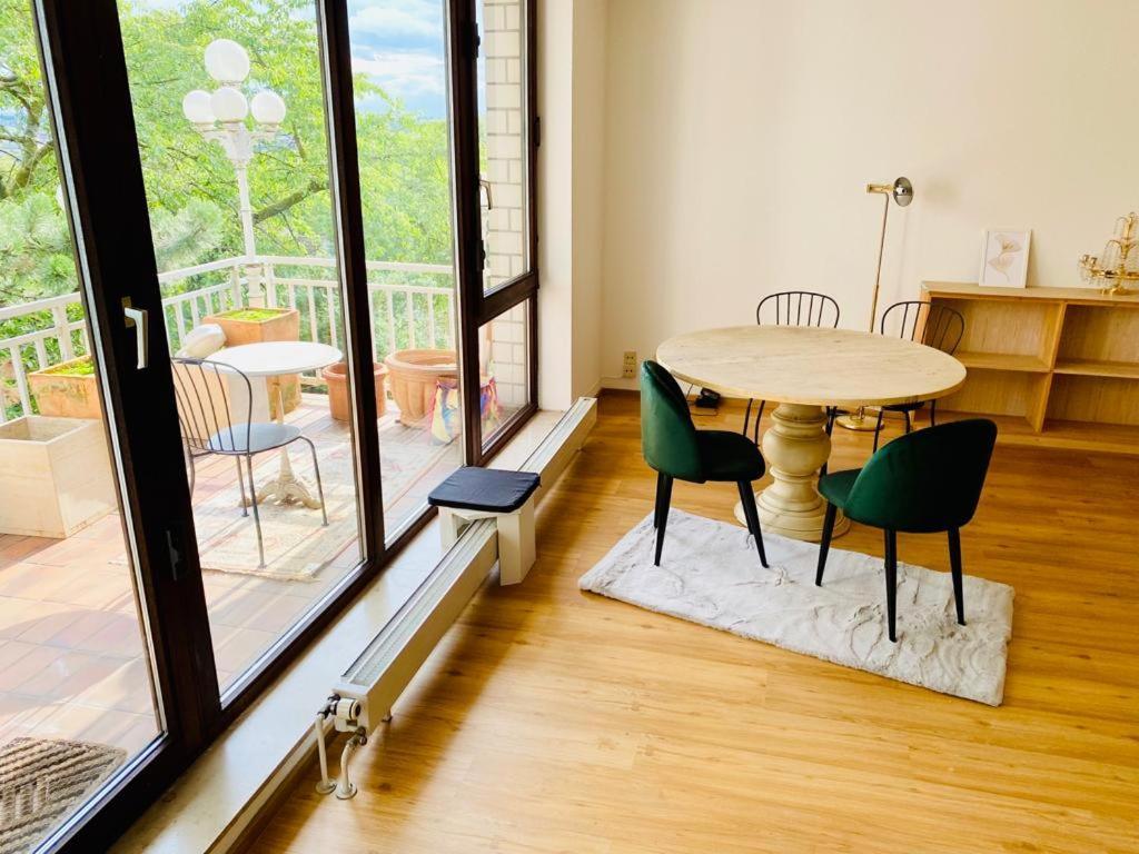Workation Treehouse Nature Park Gold Centre, Balcony, Kitchen * Wiesbaden